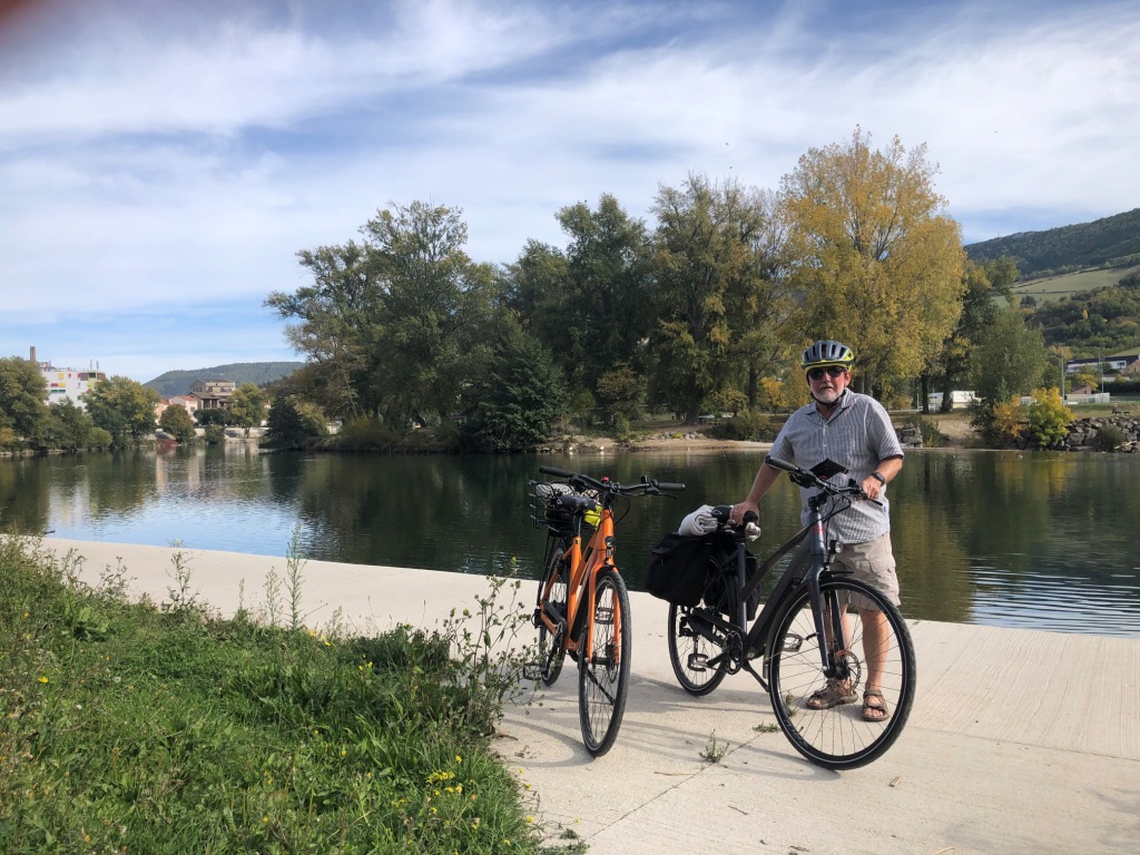 Vi cykler en tur på begge sider af floden Tarn